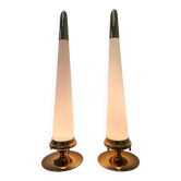 Paire de lampes de table Hollywood Regency en laiton avec abat-jour en verre