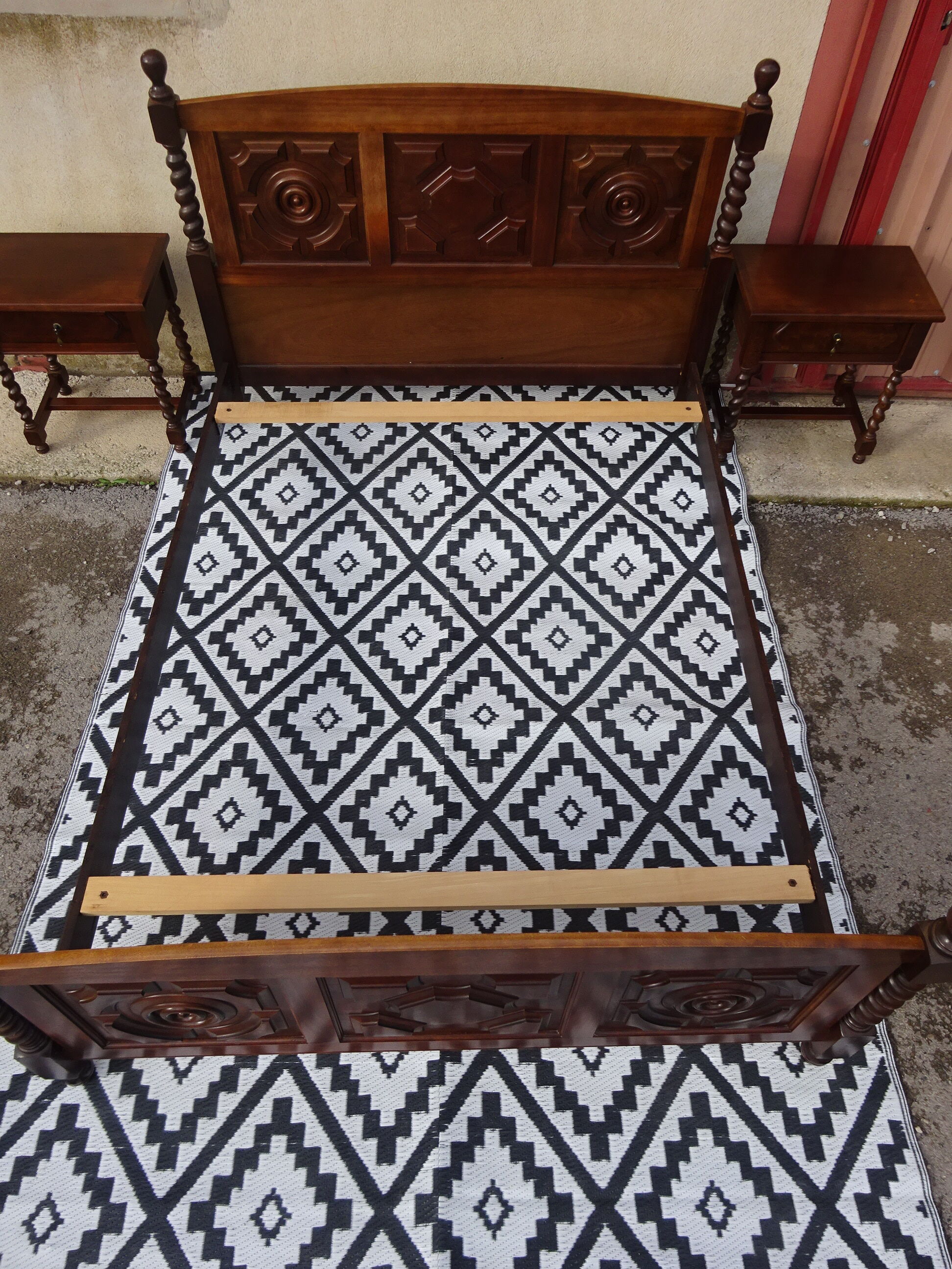Wooden bed, geometric patterns, 140/190 cm