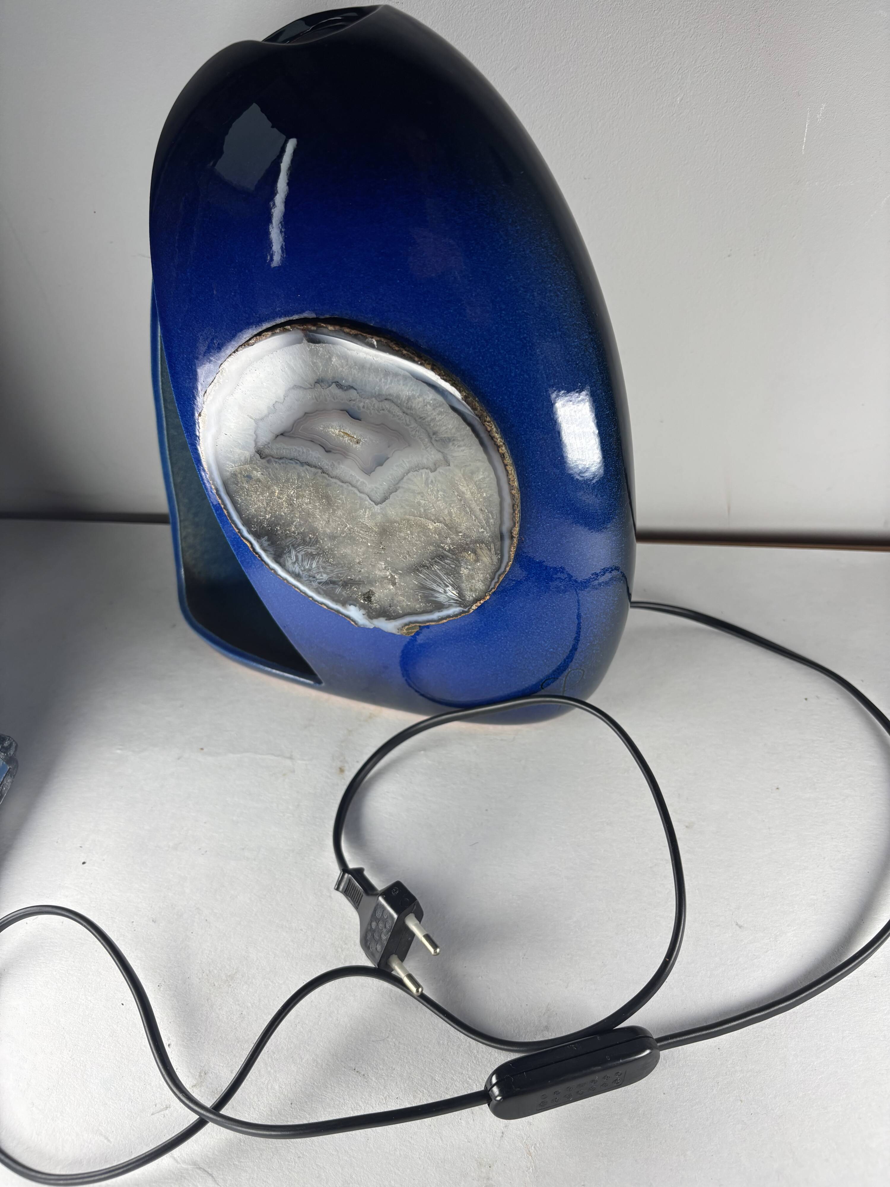 Sculptural lamp in ceramic and slice of agate, France 1970 signed.