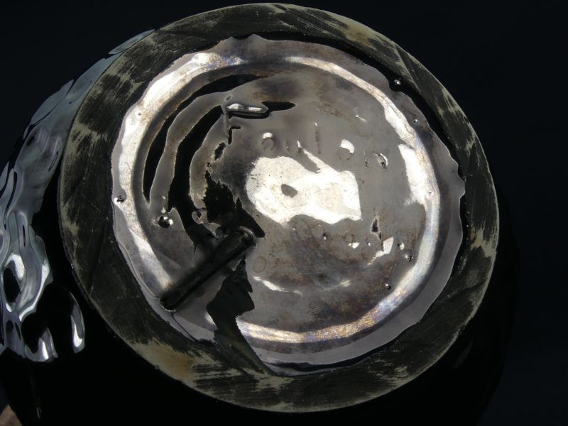 The Foulon, vase with iridescent black cover