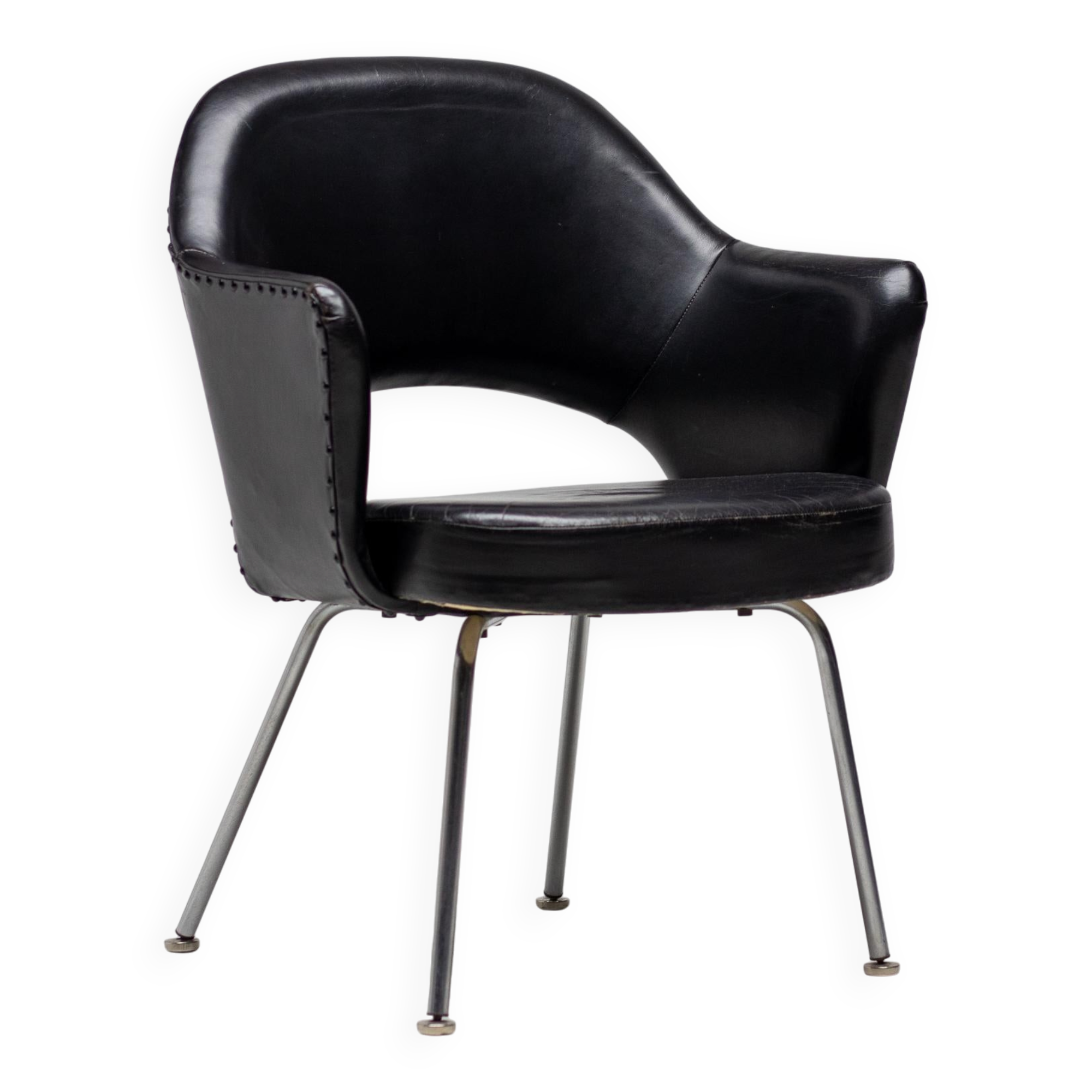 Set of 4 Saarinen executive chairs for Knoll in original black leather.