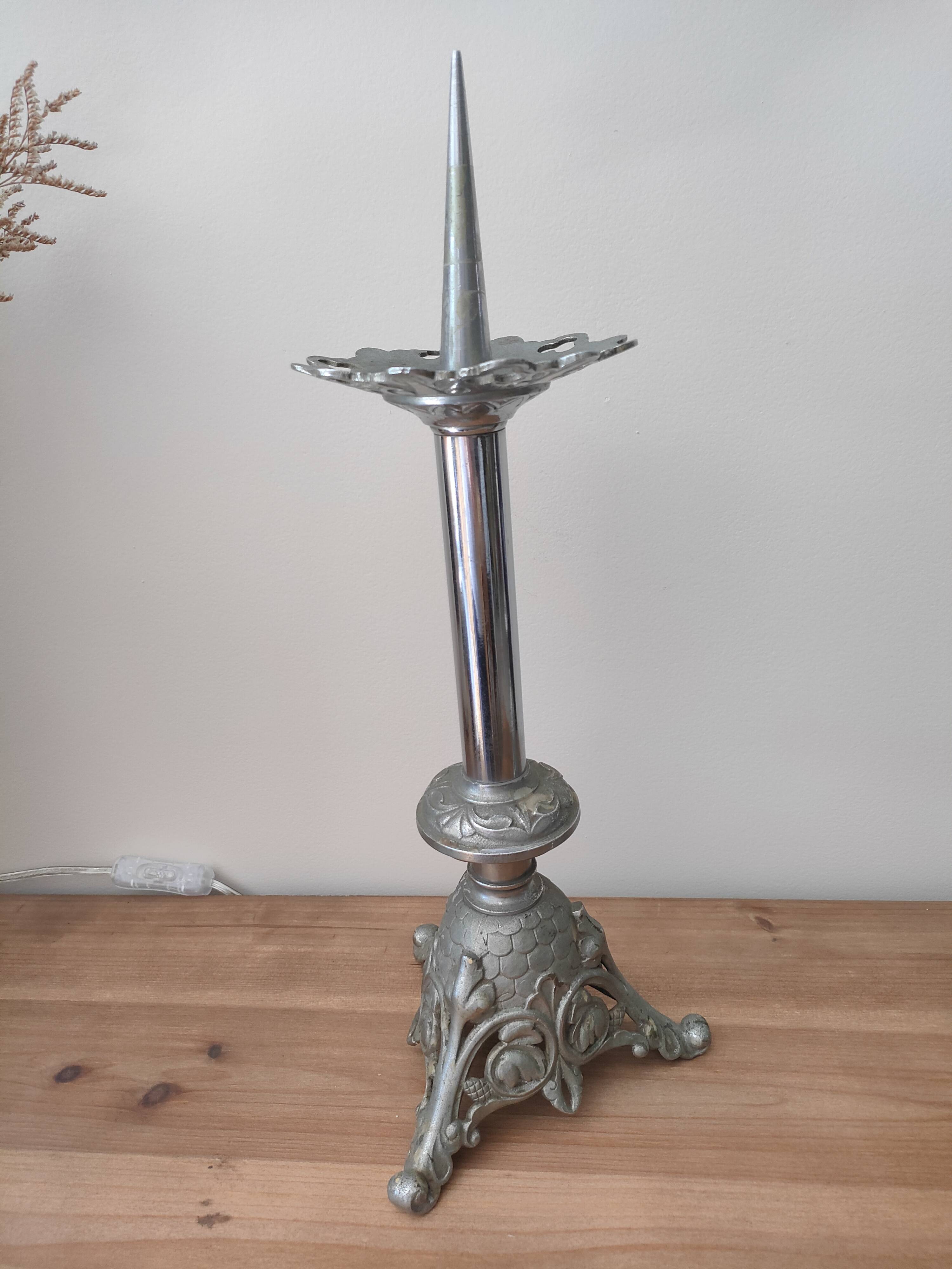 Pair of silver-plated candlesticks from the 19th century.