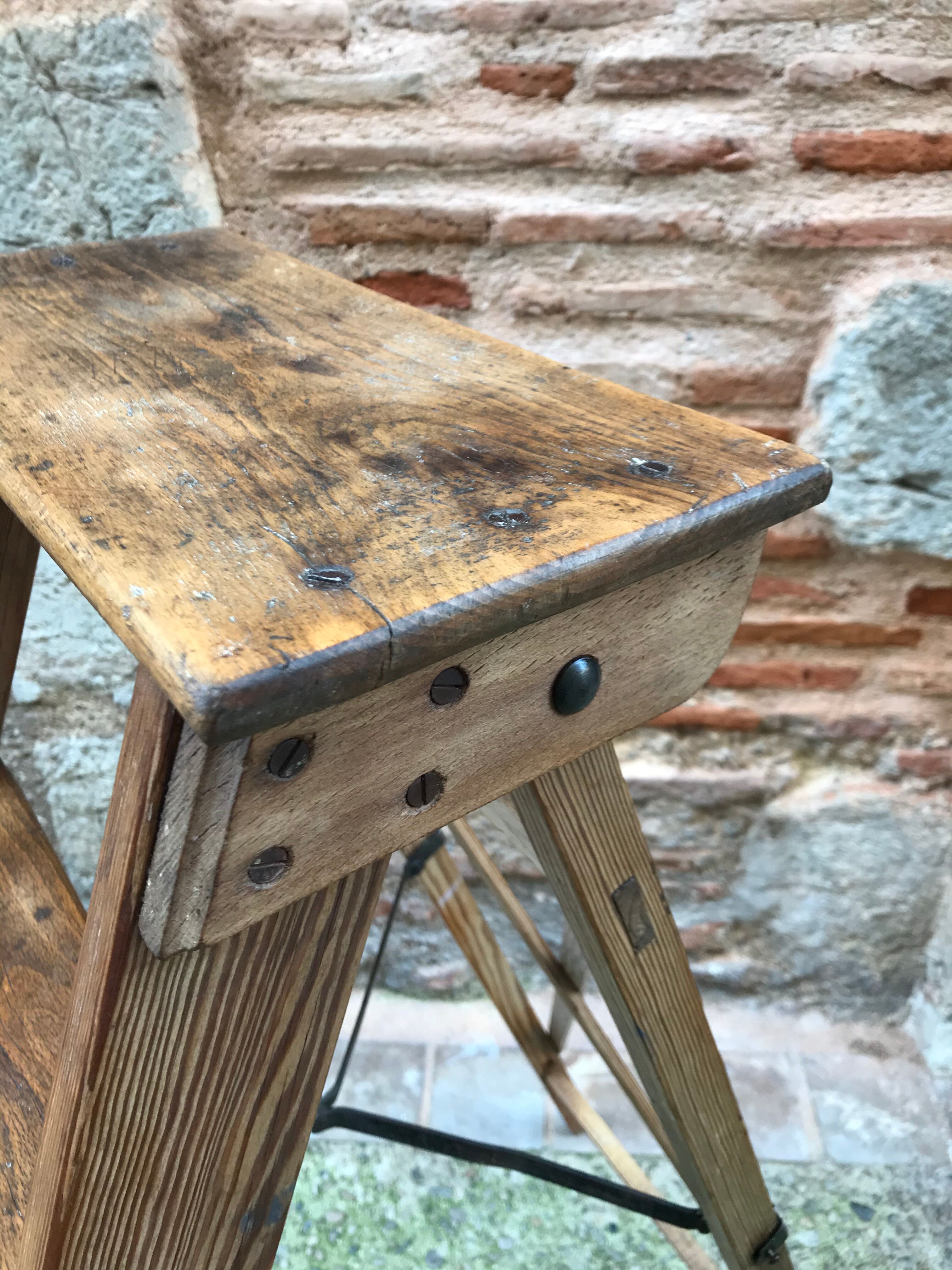 Wooden painter stepladder