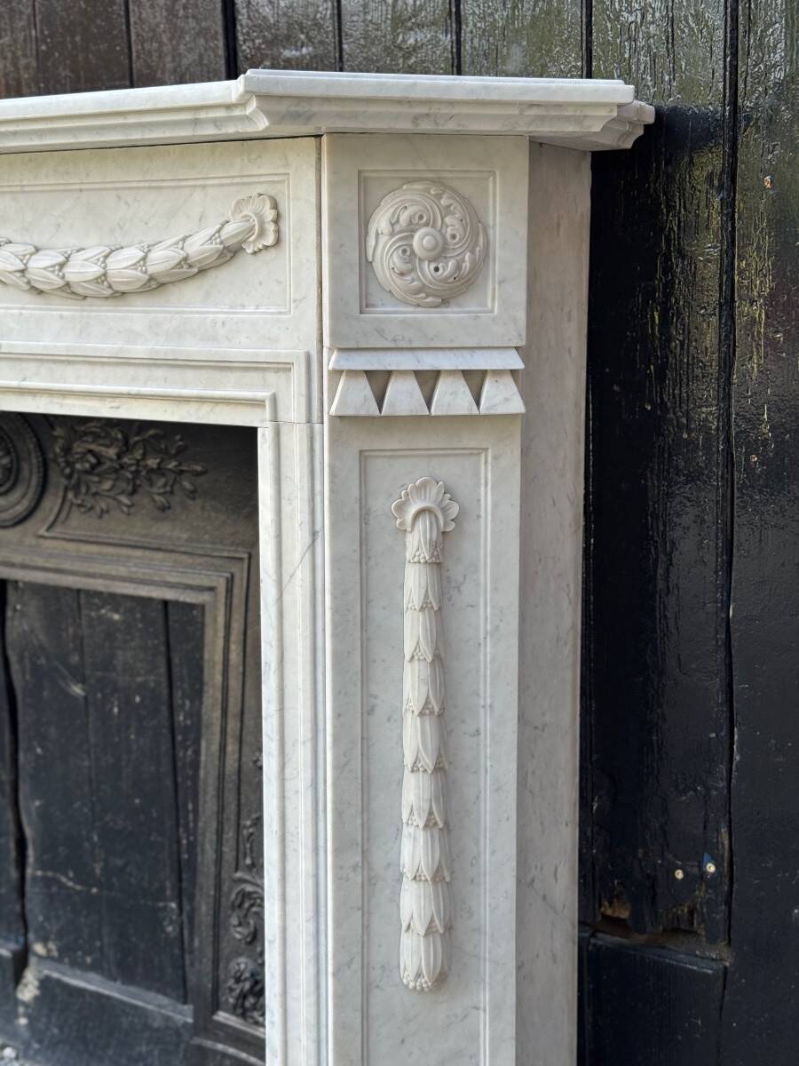 Louis XVI style fireplace in Carrara marble, circa 1880
