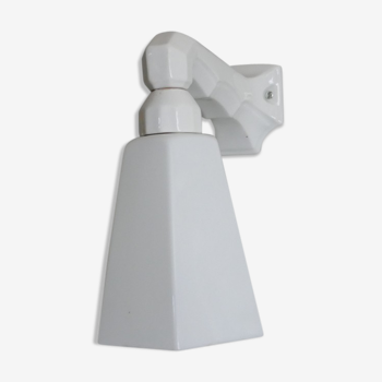 Art-deco period sconce in porcelain and white opaline