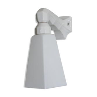 Art-deco period sconce in porcelain and white opaline