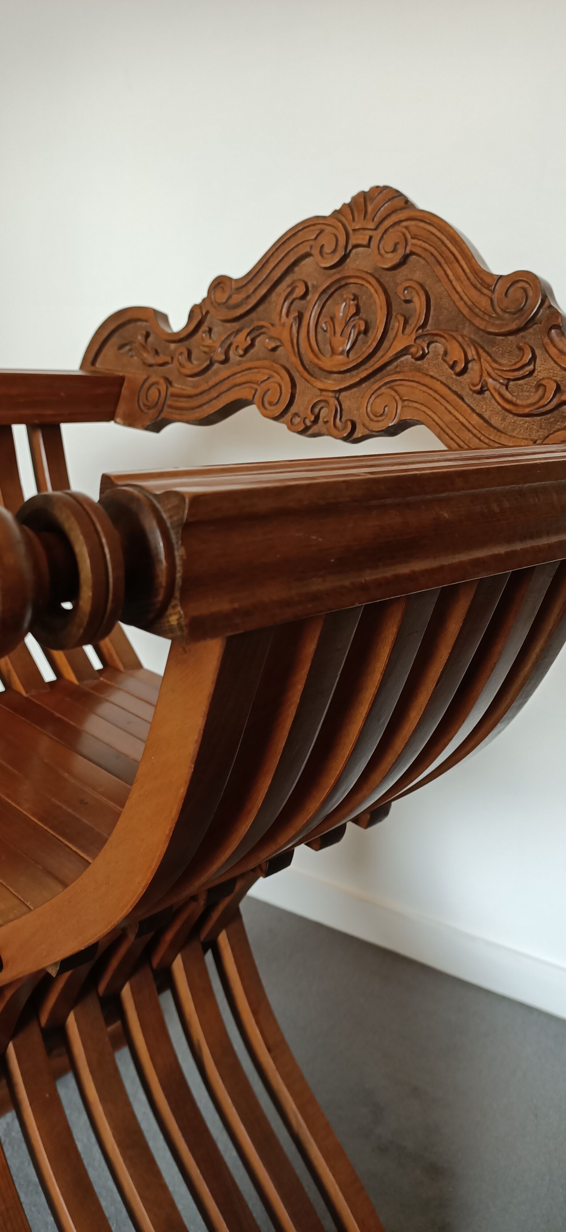 Fauteuil savonarola italien