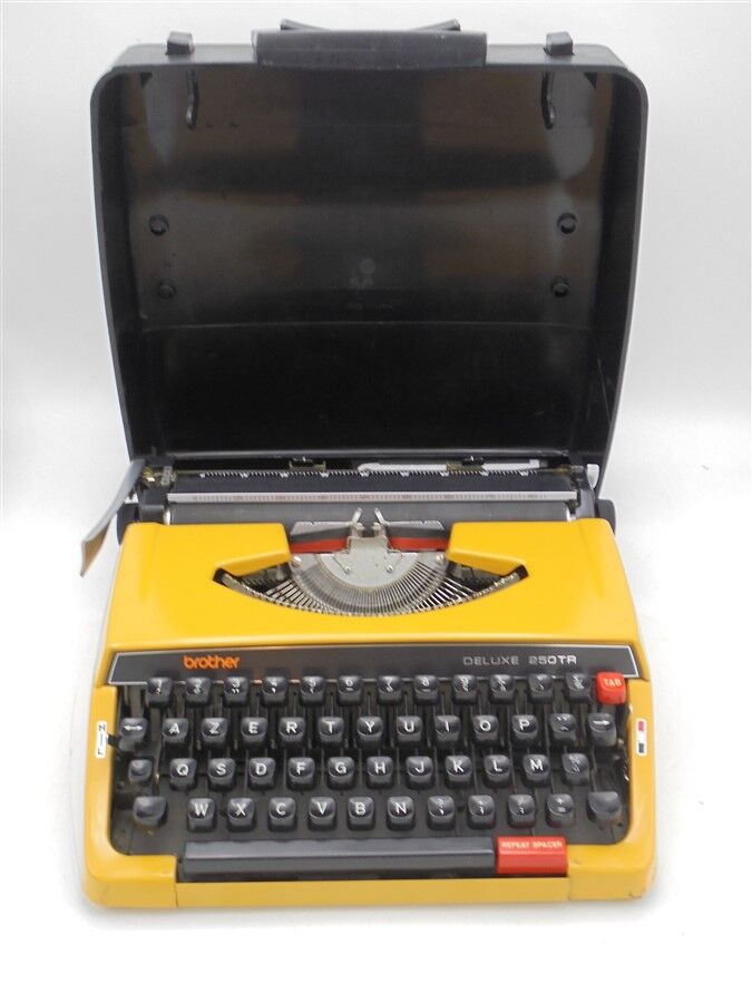Brother Deluxe 250TR typewriter