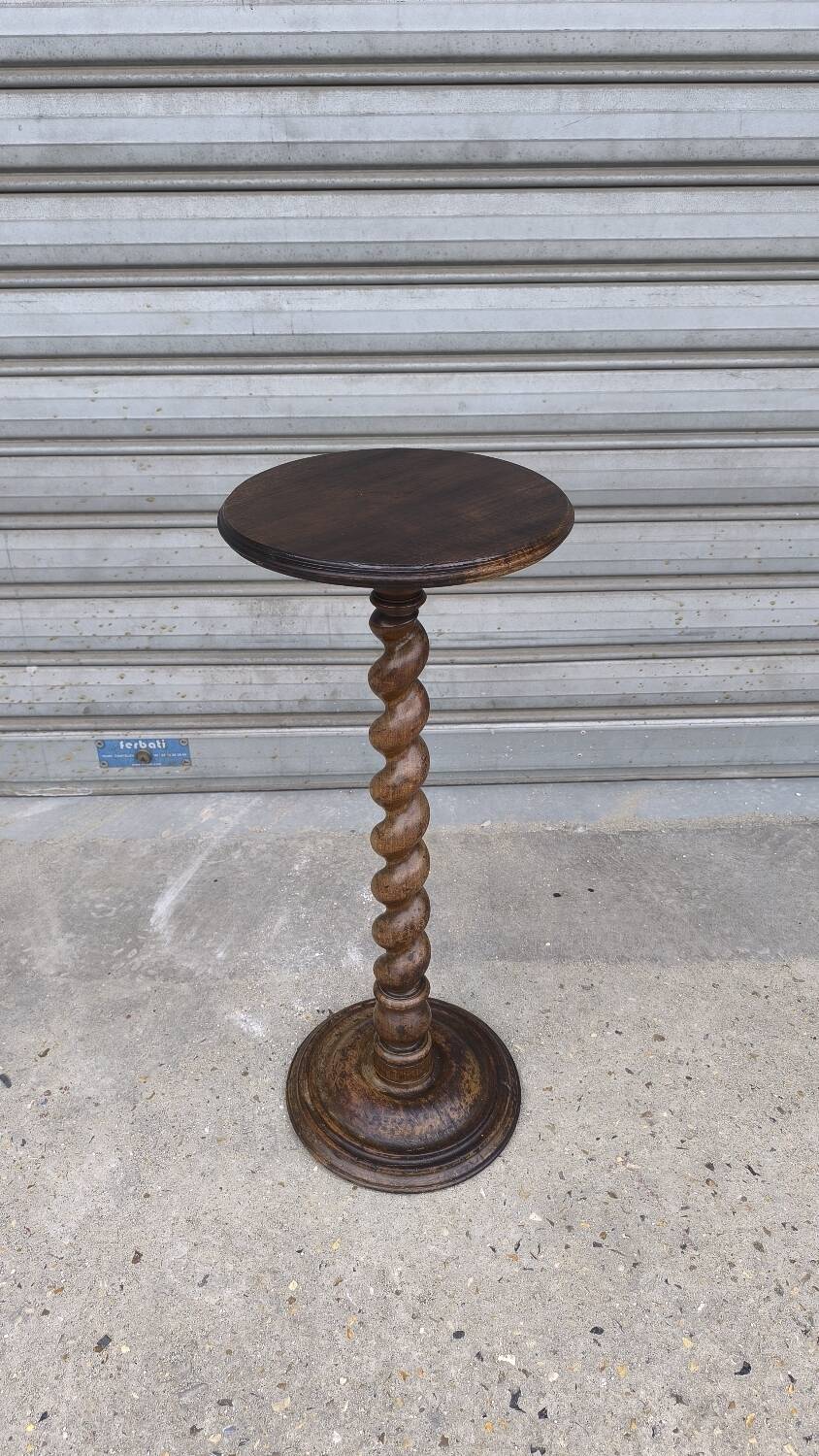 Turned wooden saddle