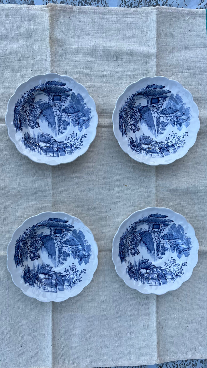 Set of 4 vintage Ridgway bowls