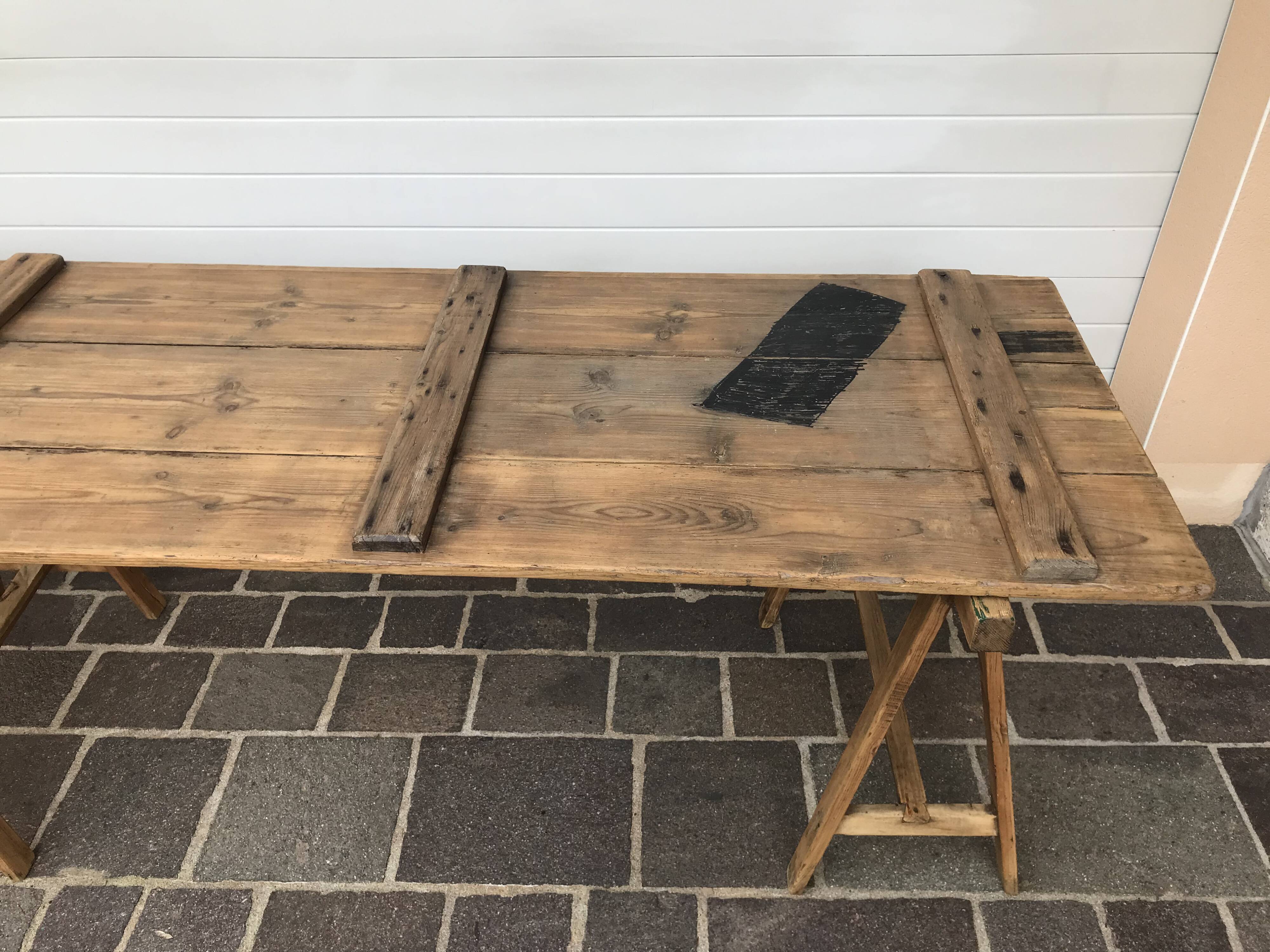 Winegrower's farm table