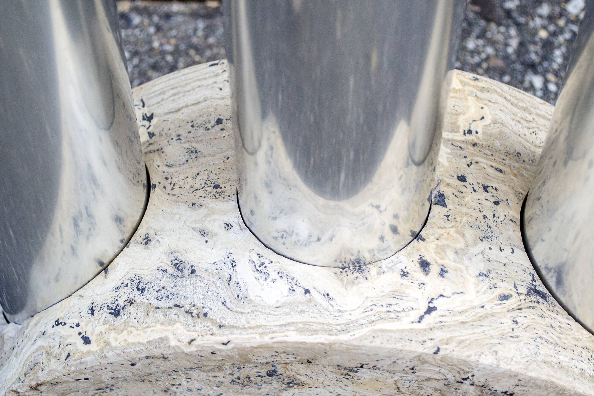 Porte-parapluie Travertin et aluminium Italie 1970