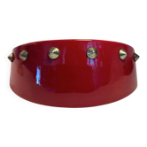 Cendrier vintage rouge laqué à clous métalliques – pièce design et déc