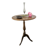 Tripod pedestal table