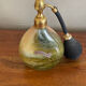 Flacon parfum avec poire
