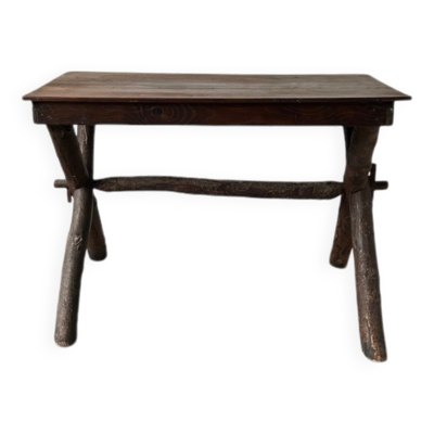 Bureau en noyer massif, art populaire, Savoie, vers 1900