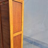 Curtain cabinet