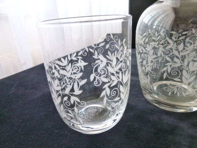 Night servant in screen-printed glass decoration