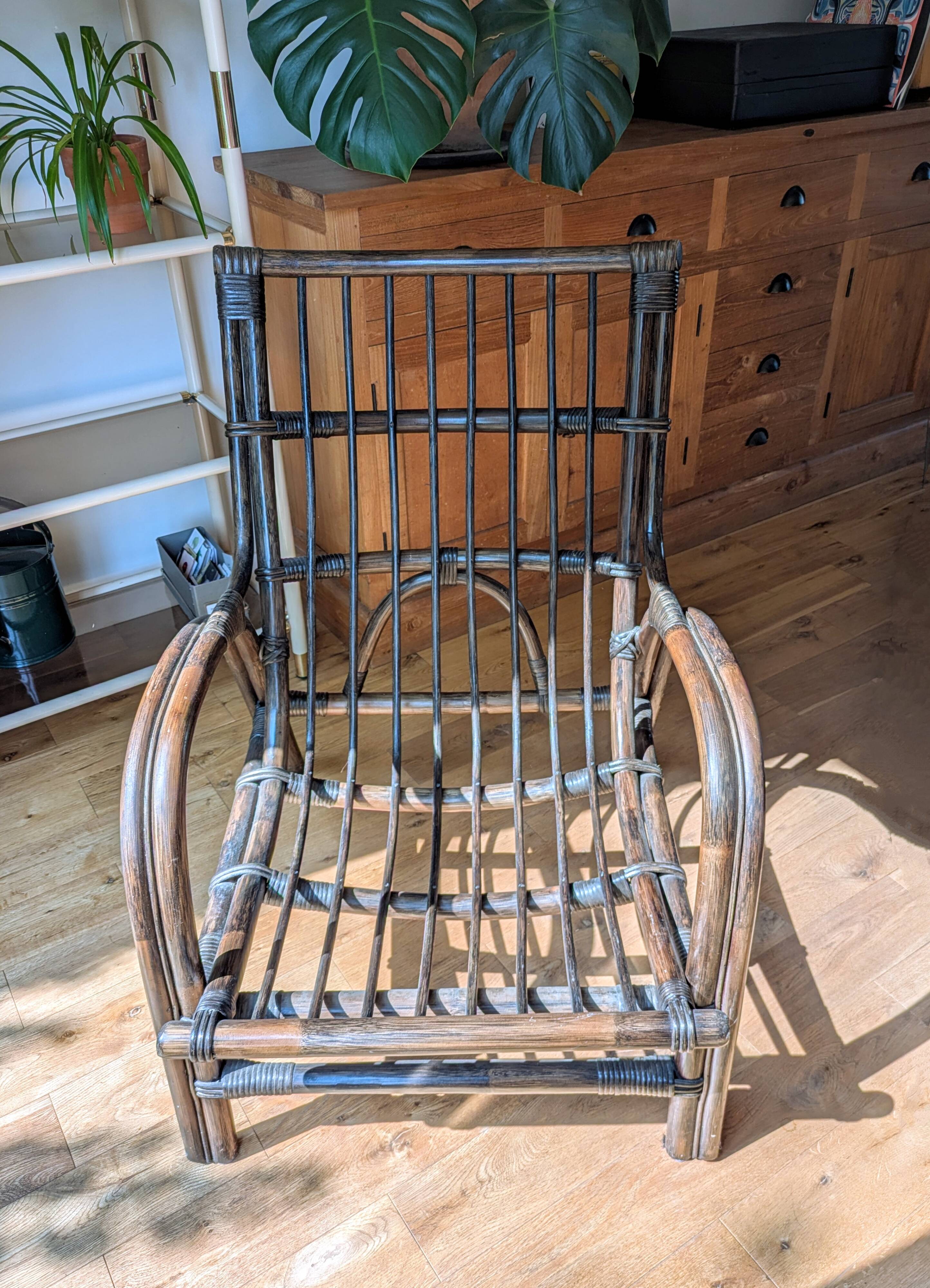 Fauteuil vintage en rotin marron foncé