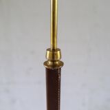 Lampadaire en cuir marron et laiton patiné du milieu du siècle par Falkenbergs Belysning, Suède, années 1960