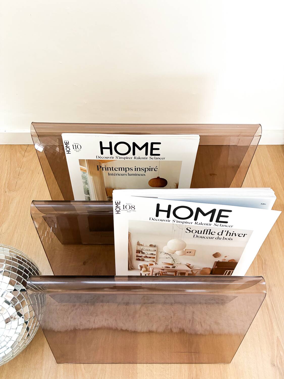 Acrylic magazine rack