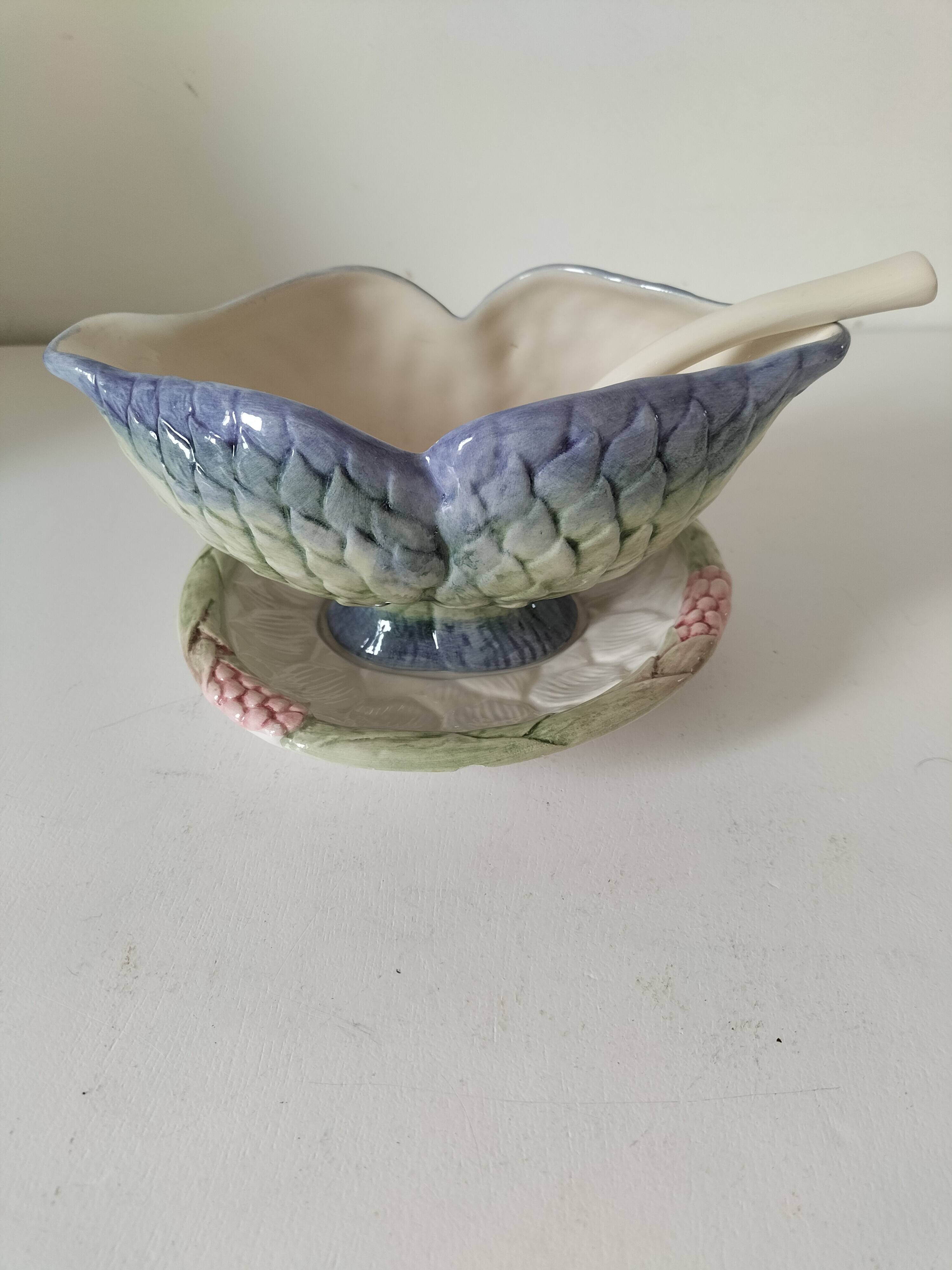 Saucière en barbotine fleurie Faianças Germano Portugal avec cuillère