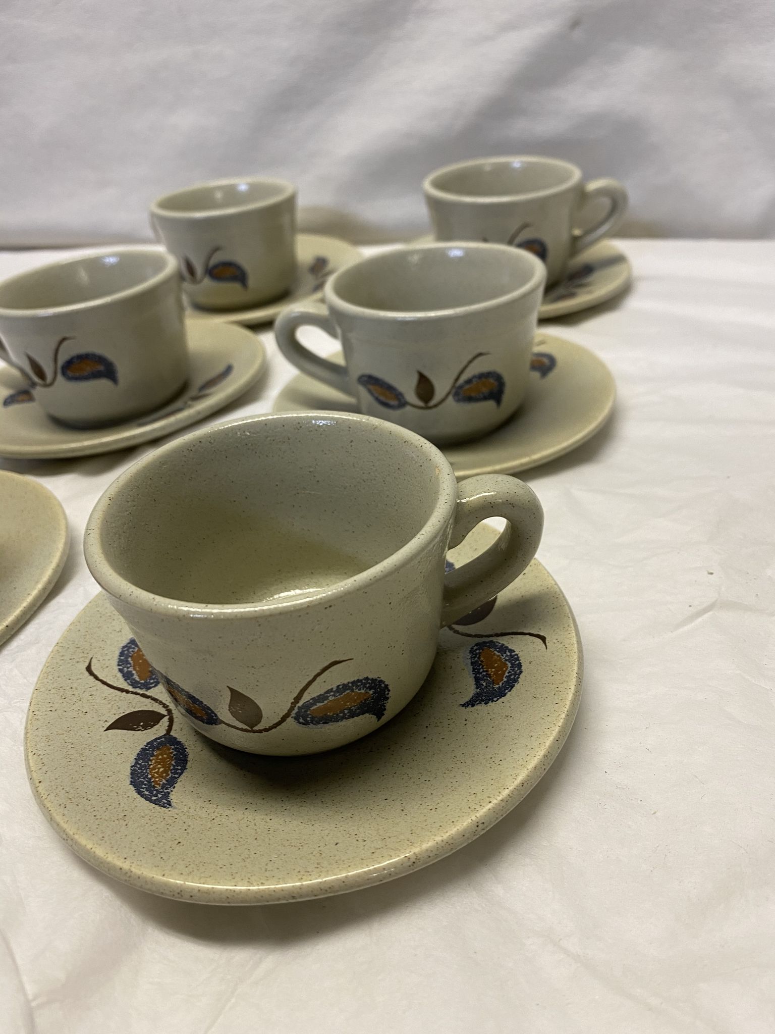Ensemble de 6 tasses en grès vintage Saint Amand