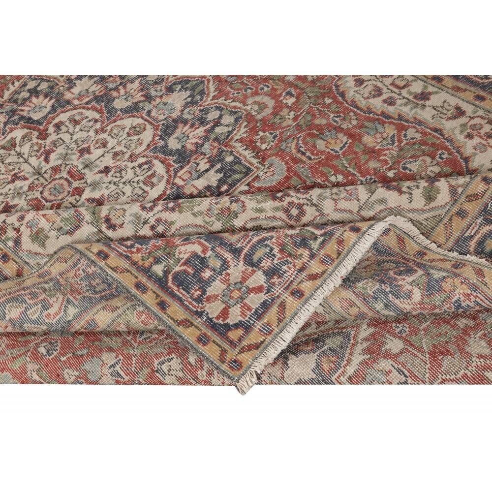 Vintage Turkish Red Area Rug for Living Room Decor. Hand-knotted Wool Carpet with Medallion Design