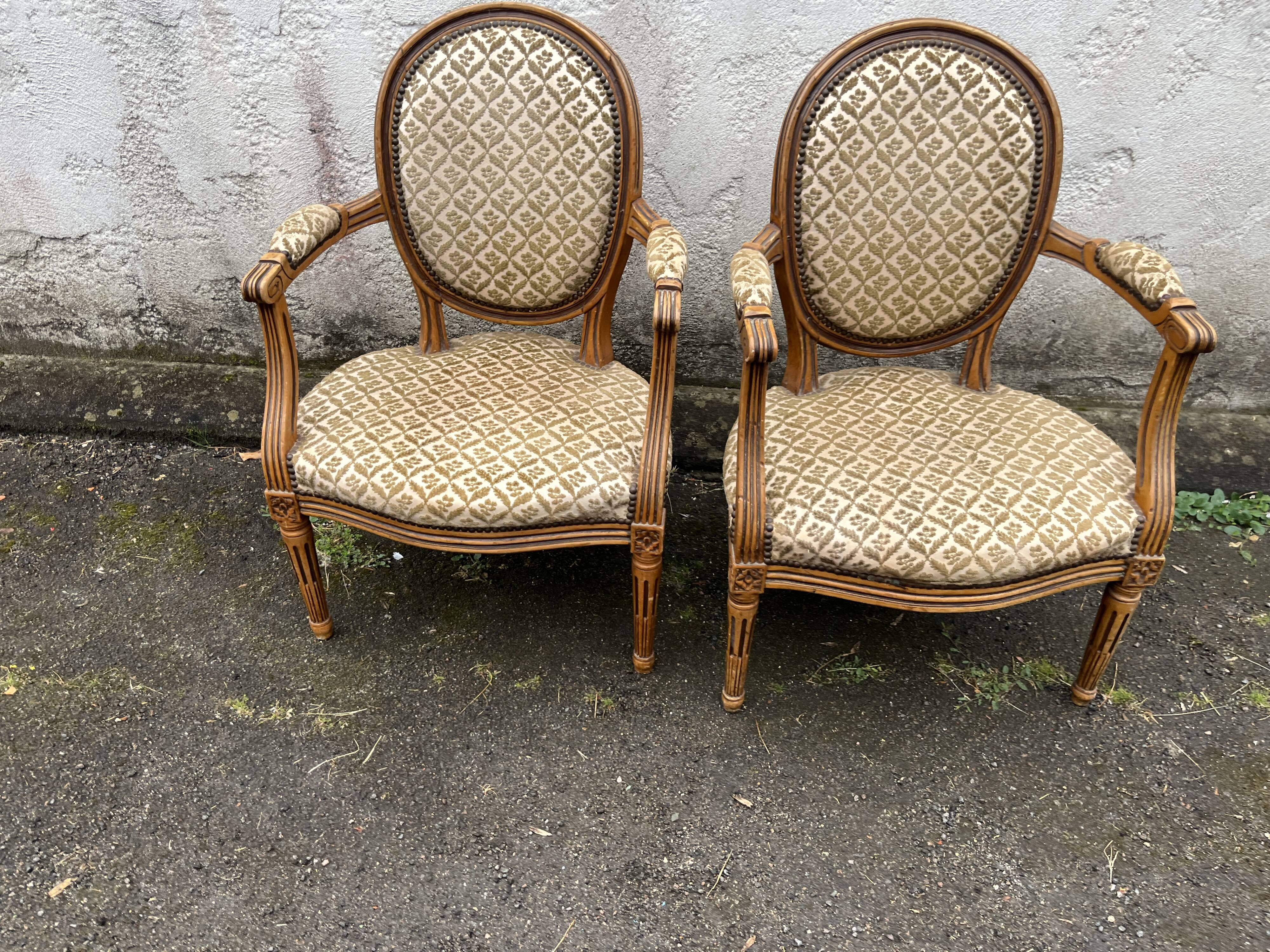 Pair of medallion armchairs in Louis XVI style – carved wood – floral fabric