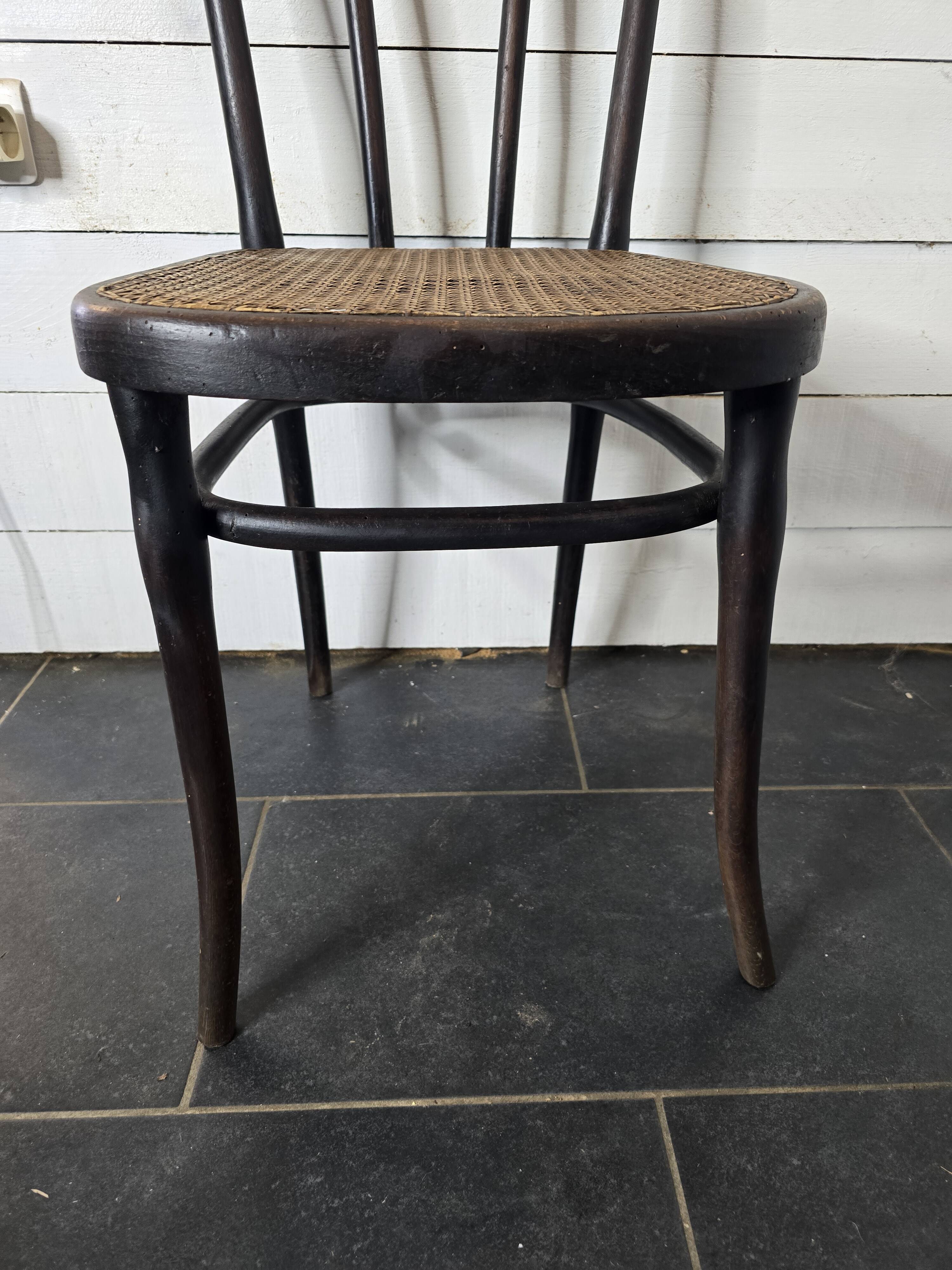 Chaise de bistrot en bois courbé Thonet