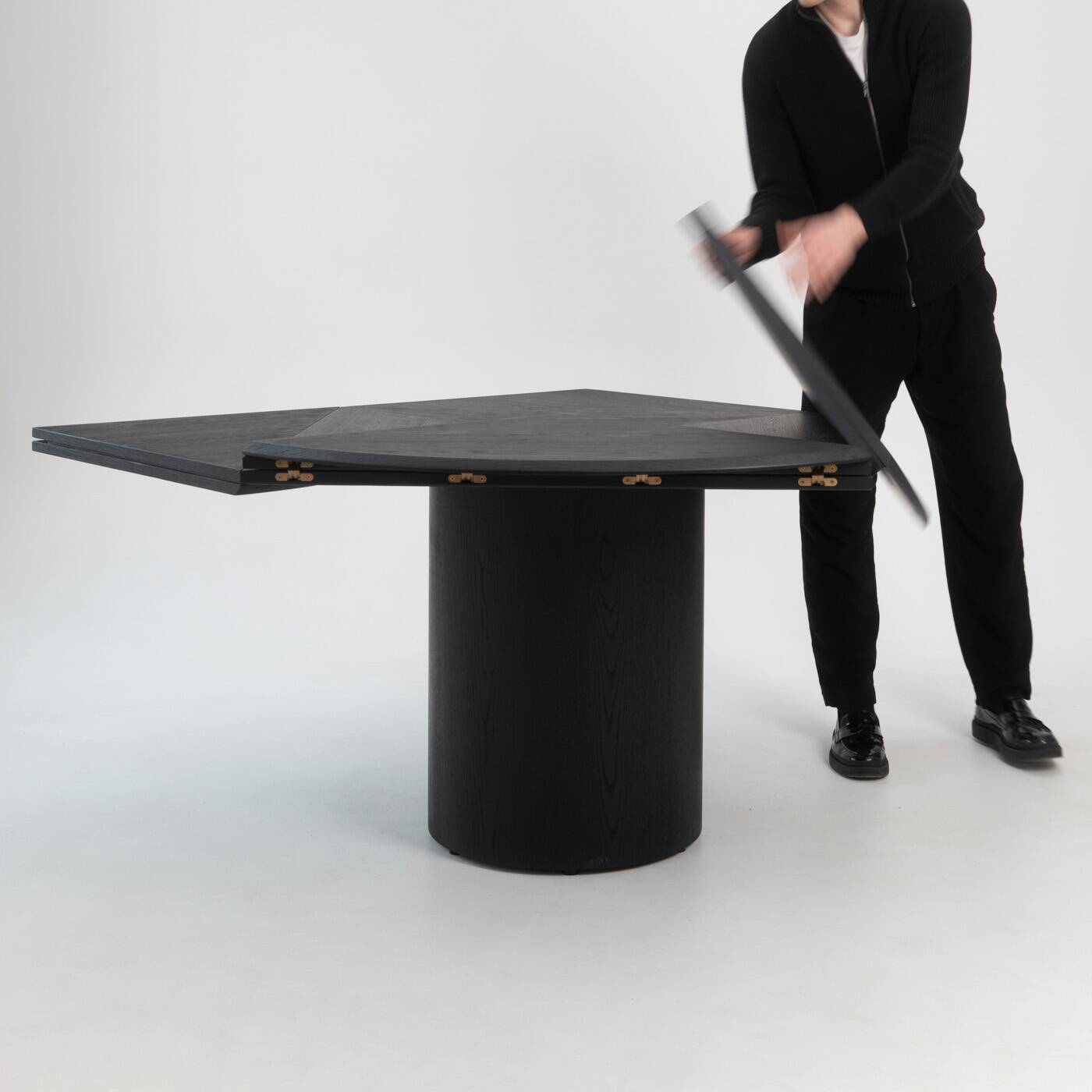 Table ronde/carrée en chêne noir