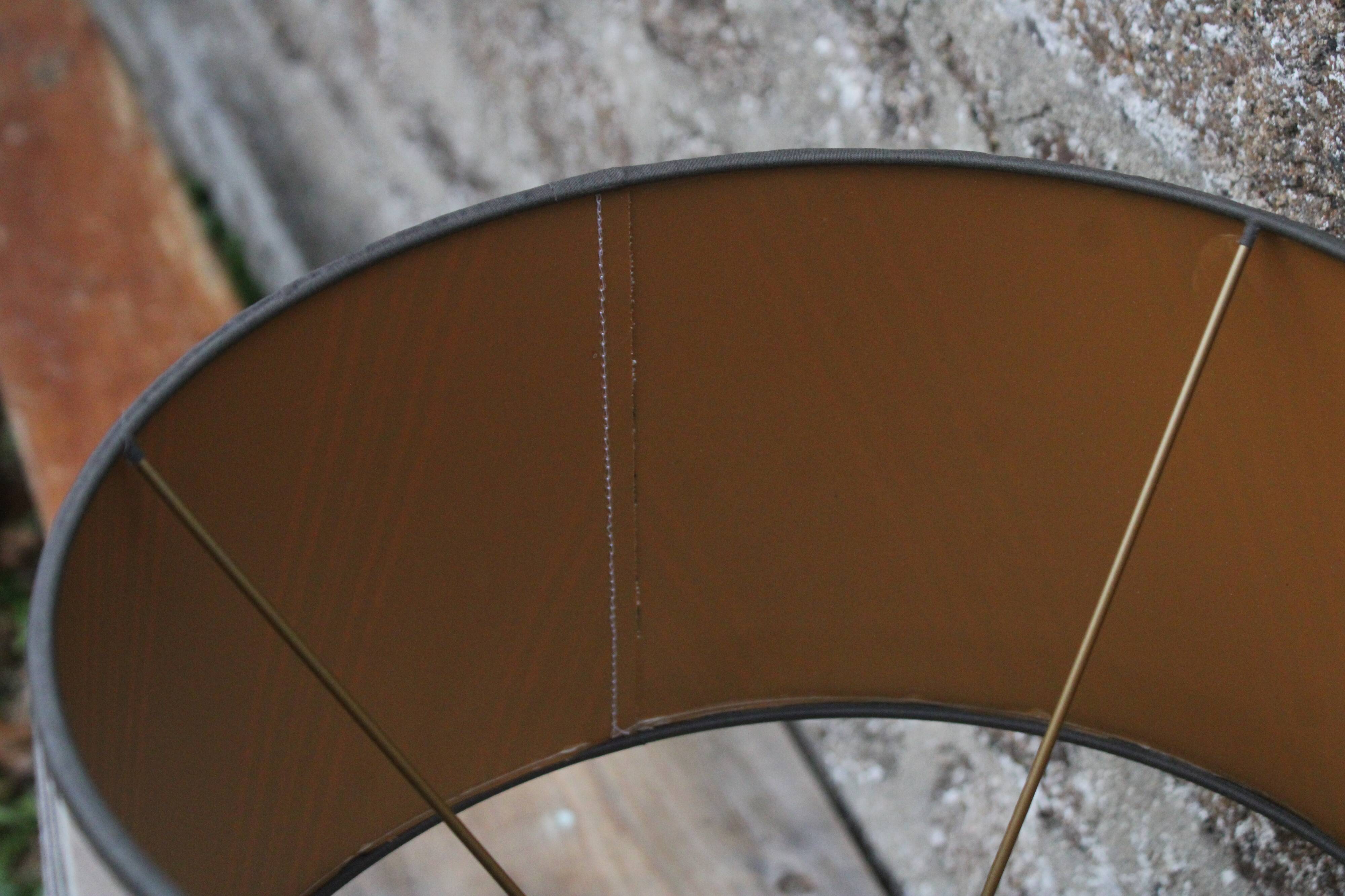 Lampe en céramique blanche à abat-jour tartan – style cosy et intemporel