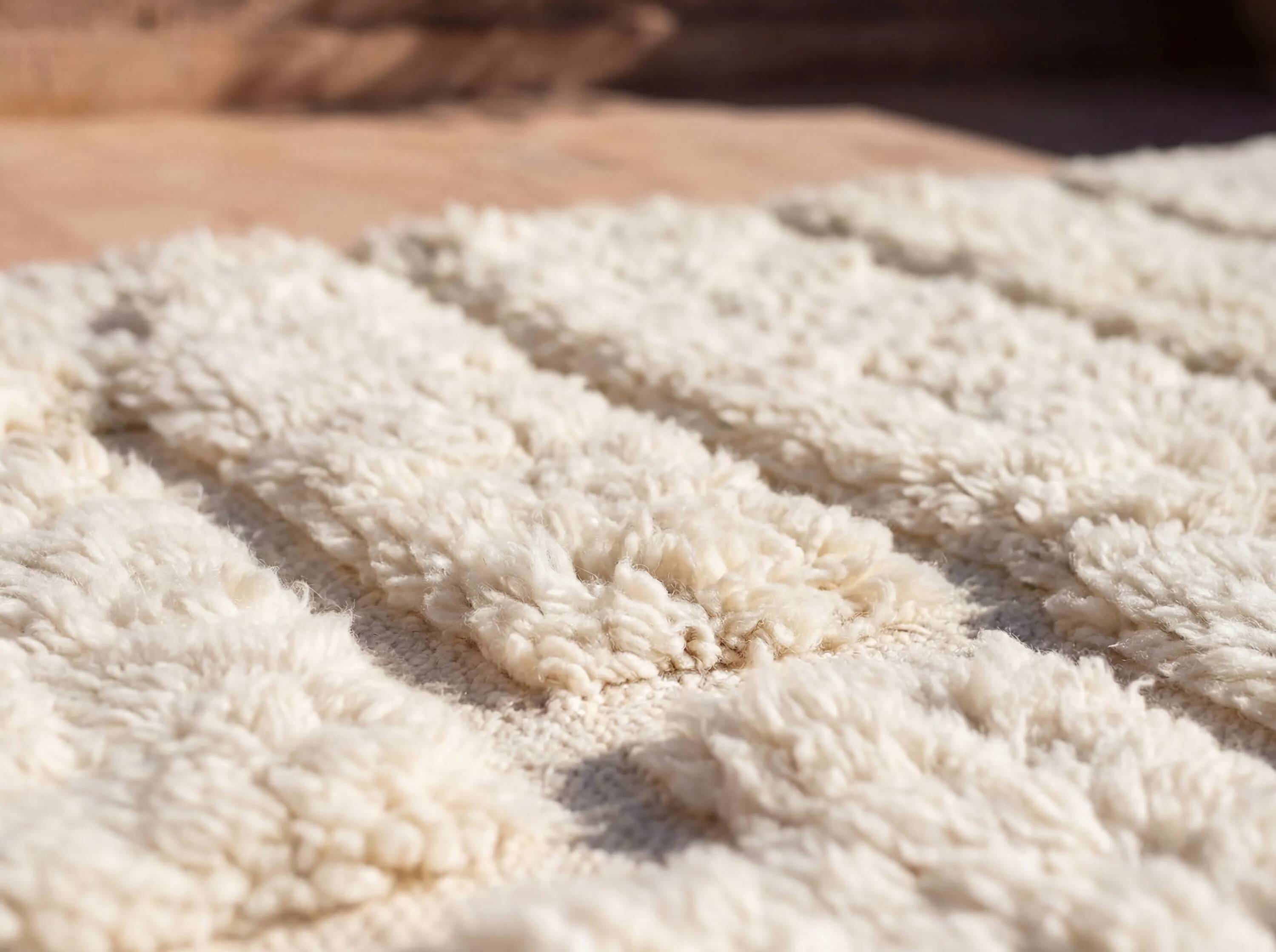 Moroccan handwoven wool rug, 250x150 cm, traditional style.