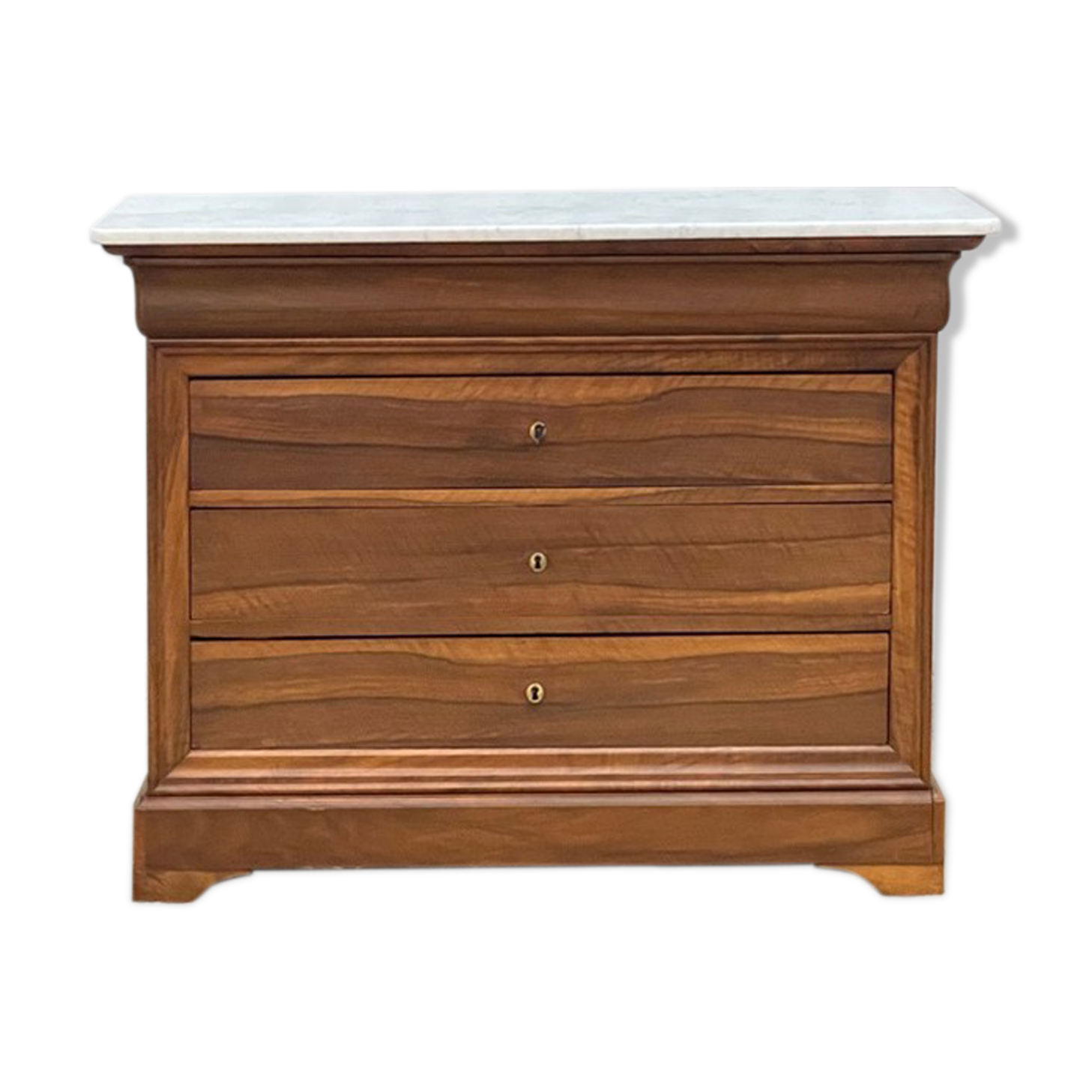 Walnut chest of drawers