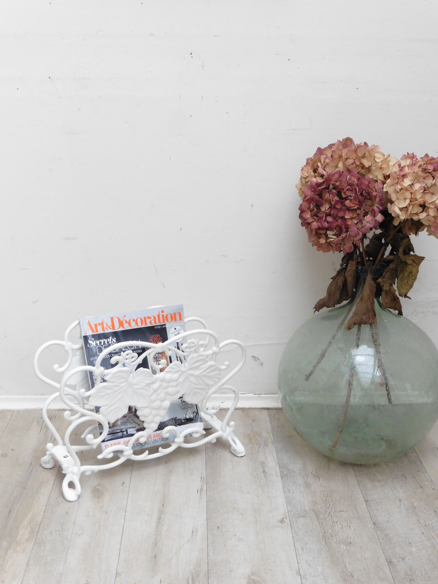 Magazine rack new art