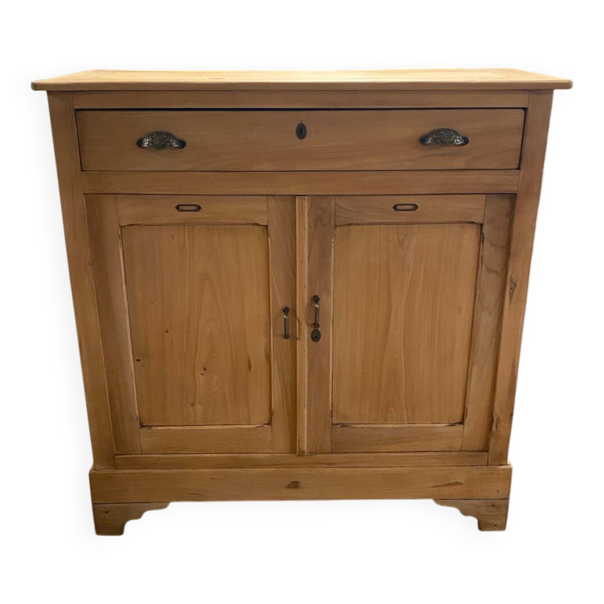 Buffet, meuble parisien