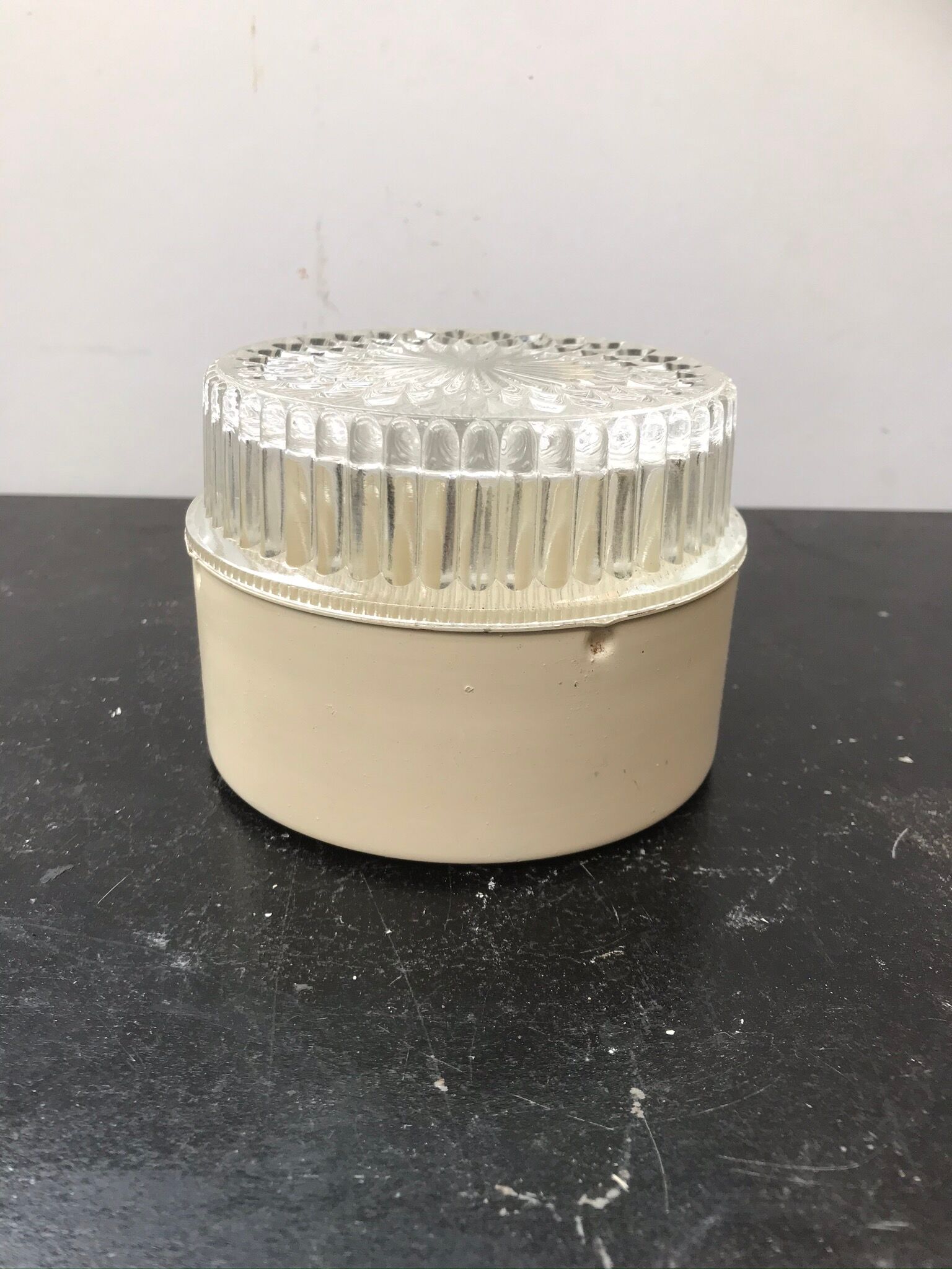 Plafonnier rond verre moulé
