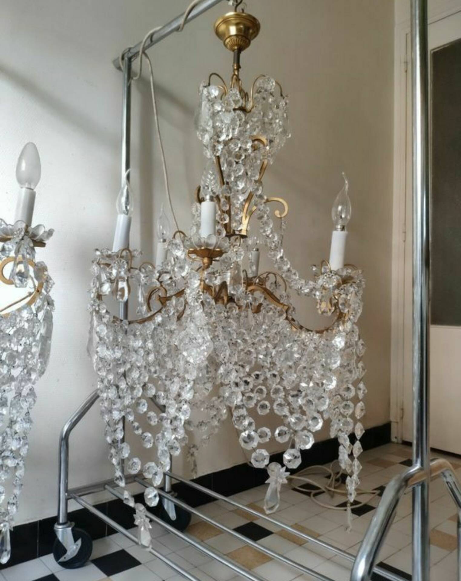 A pair of imposing, antique chandeliers with pendants.