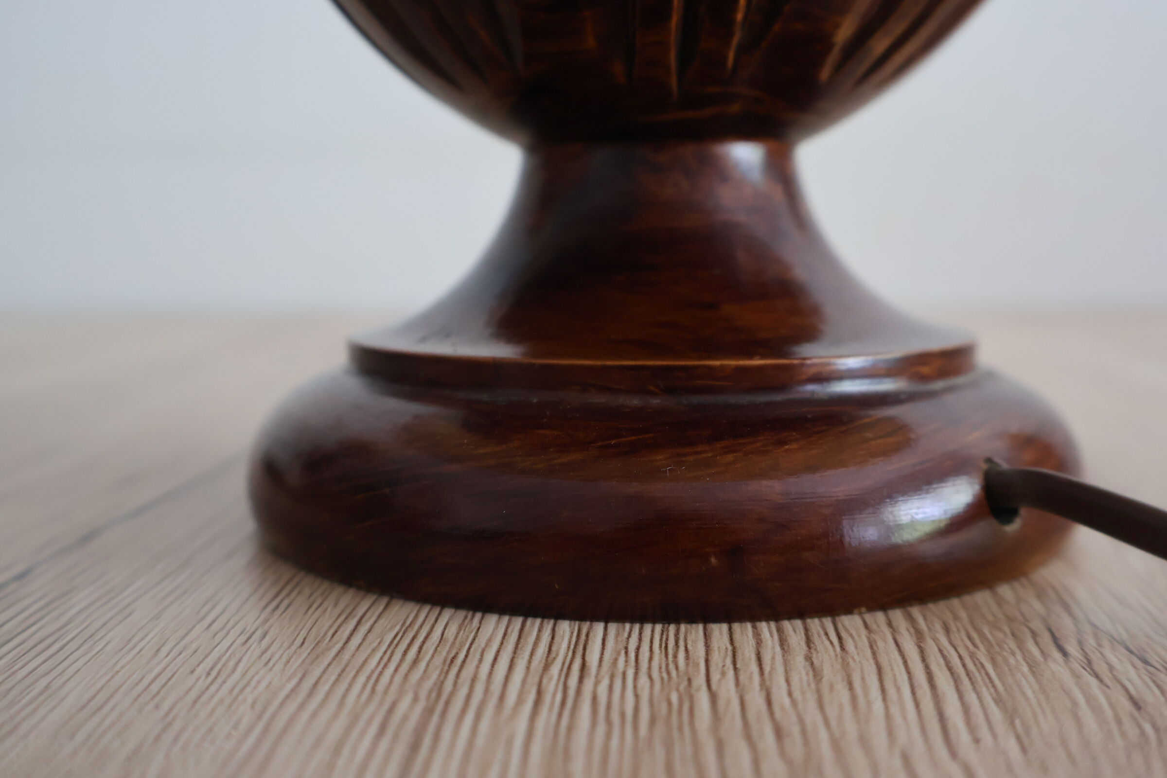 Vintage table lamp in turned wood and fabric lampshade