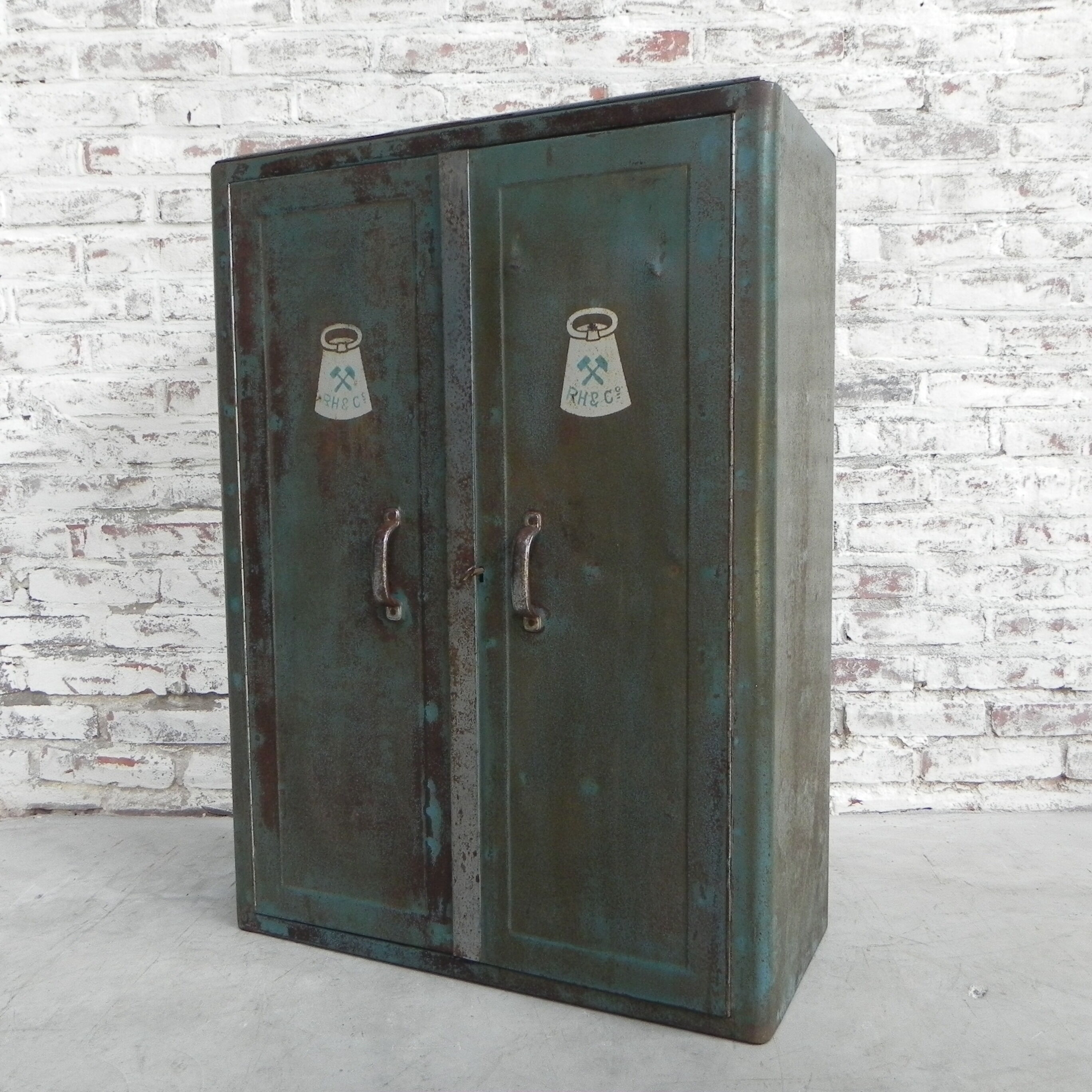 Industrial steel tool cabinet, hanging model, HR and Co