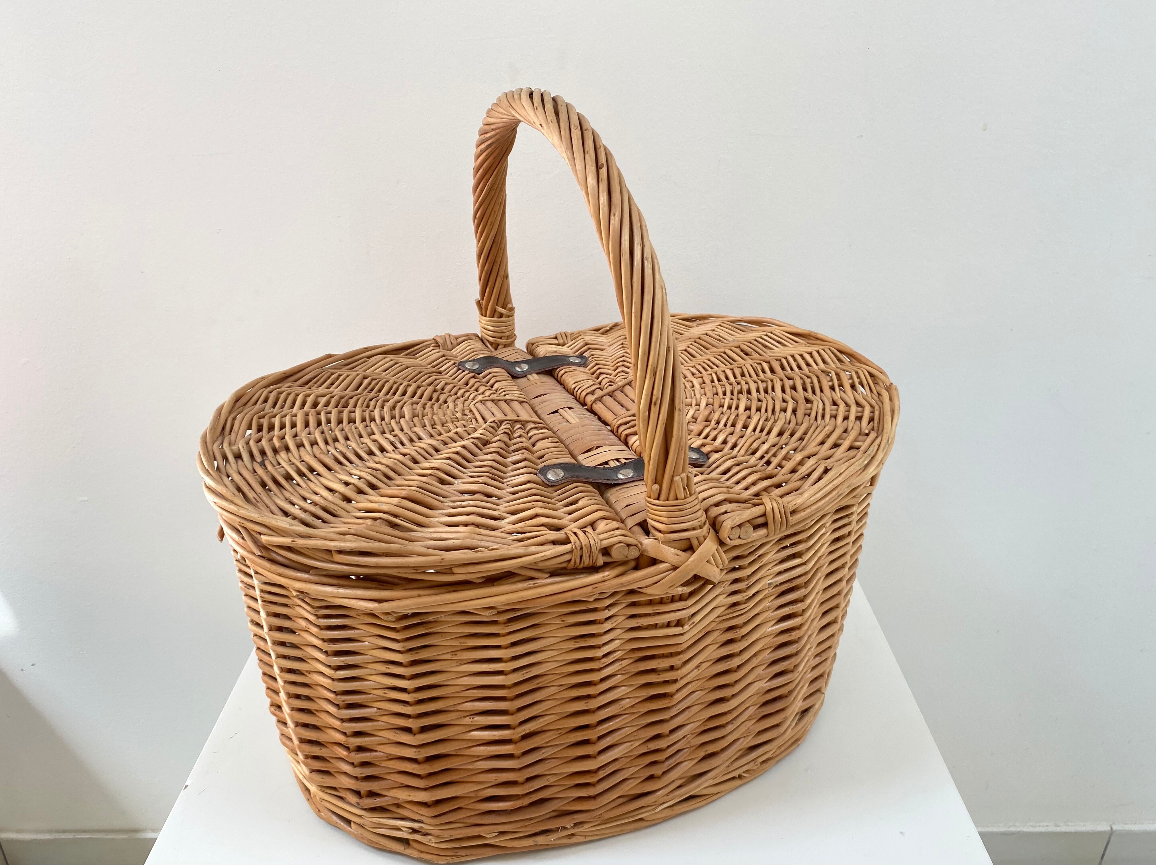 Wicker rattan picnic basket from the 70s