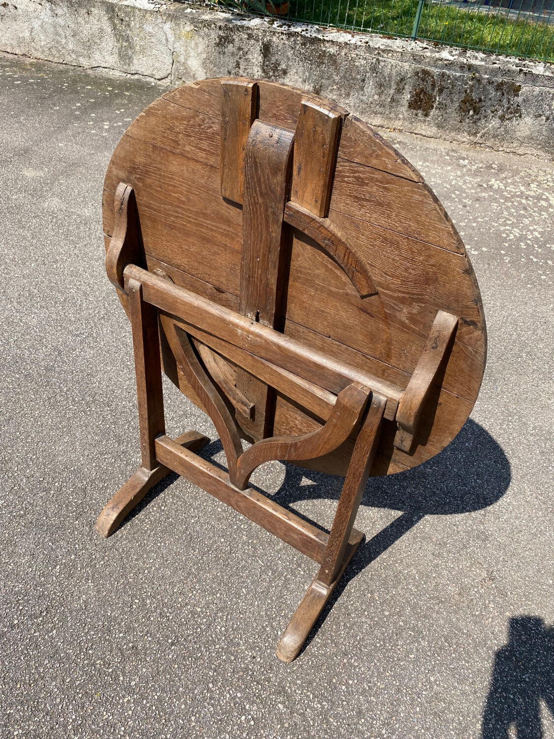 Oak winegrower's table