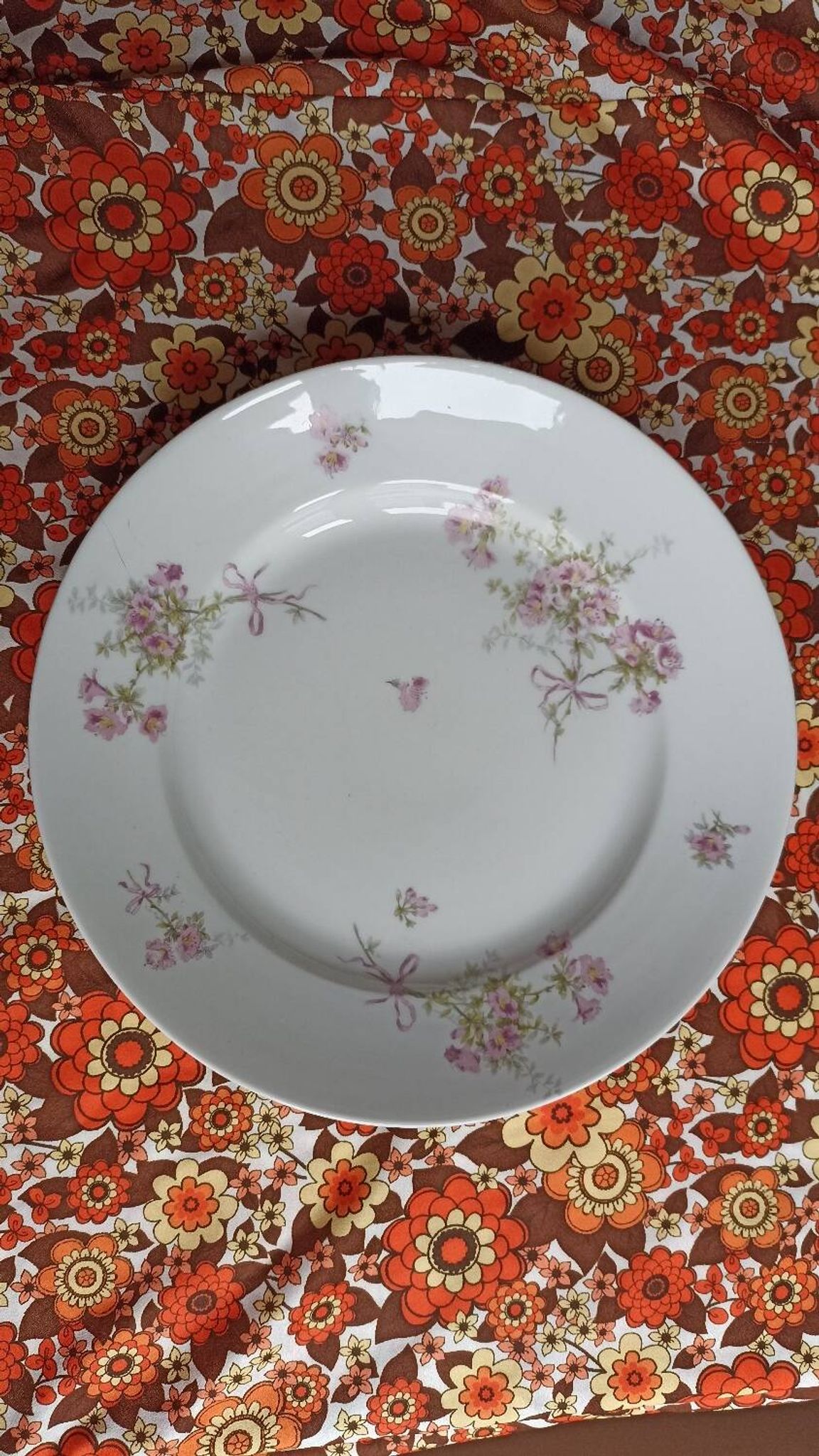 Plat de service en porcelaine de Limoges William Guérin et Compagnie