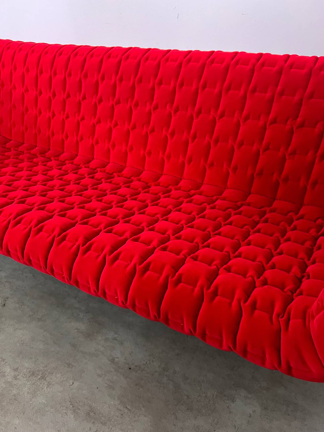 3-seater sofa Ligne Roset Ruché design Inga Sempé red alcantara