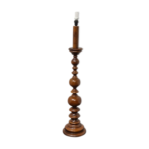 lampadaire en bois tourné