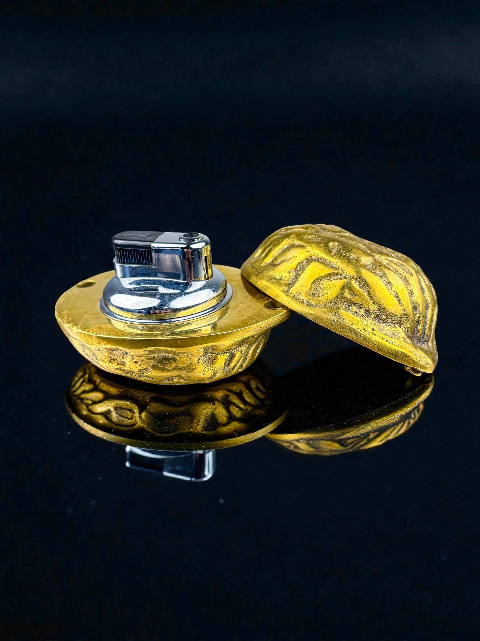 Walnut-shaped table lighter in bronze, Italy 1970s