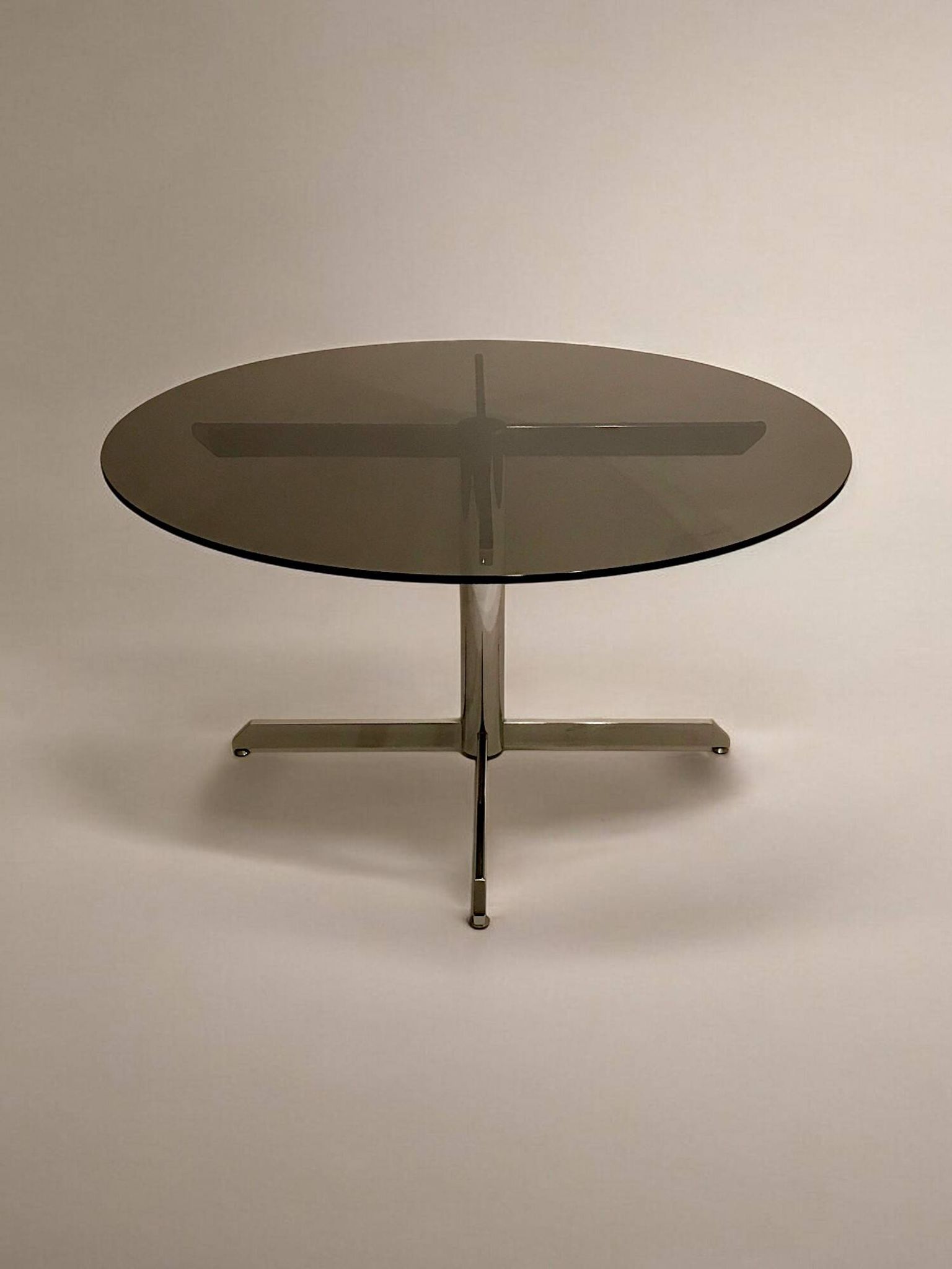 Table à manger à plateau en verre fumé - c. 1970 - Roche Bobois