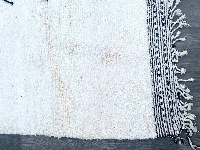 Traditional Moroccan Rug 200cm x 300cm