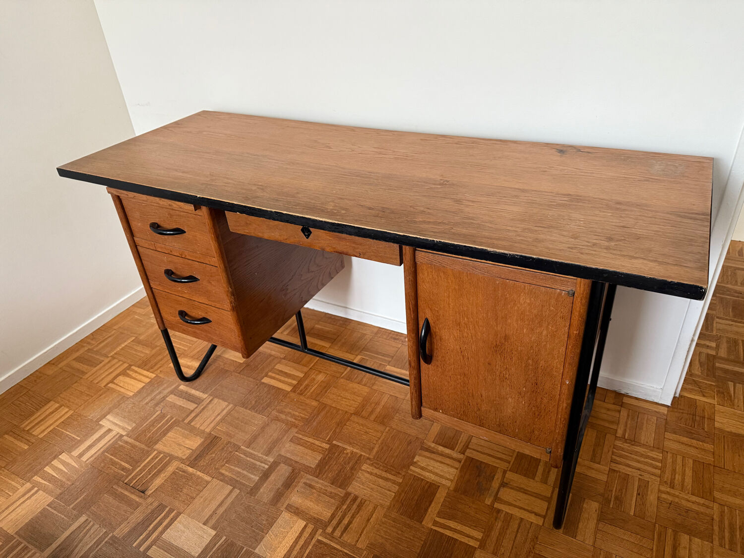 Vintage 1960s desk in oak and black metal – modernist spirit