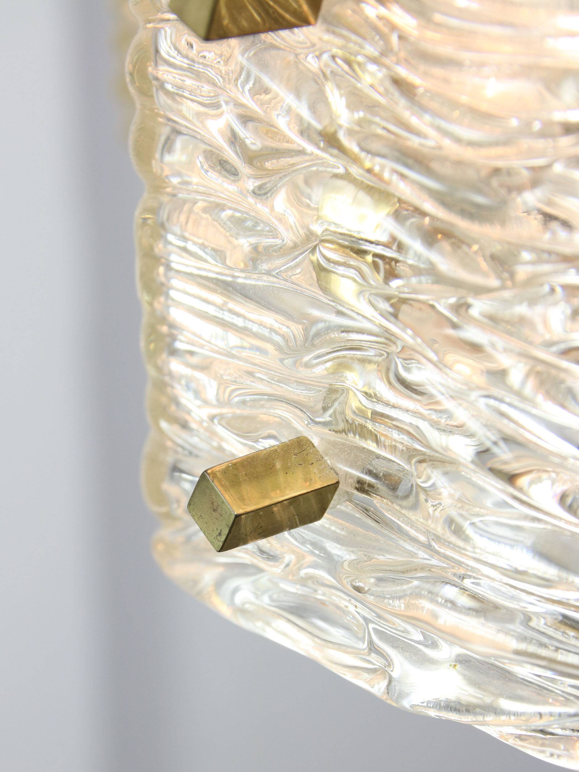 Lustre vintage par JT Kalmar / Vienne années 1960 / Blocs de verre dépoli et base en laiton du milieu du siècle